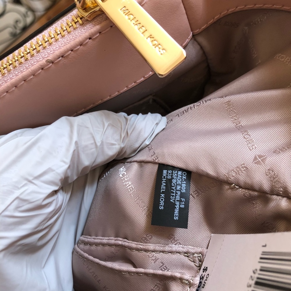 Authentic Michael Kors Carolyn handbag&wallet set - Picture 6 of 8